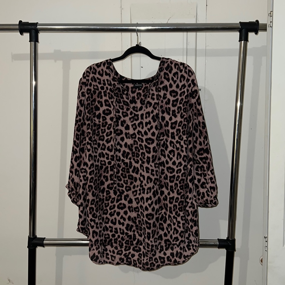 Torrid Size 4 Mauve Leopard Print Blouse